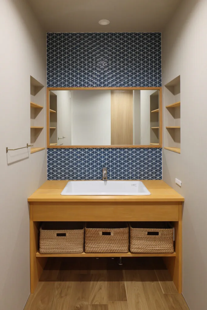 中野町の家 洗面台