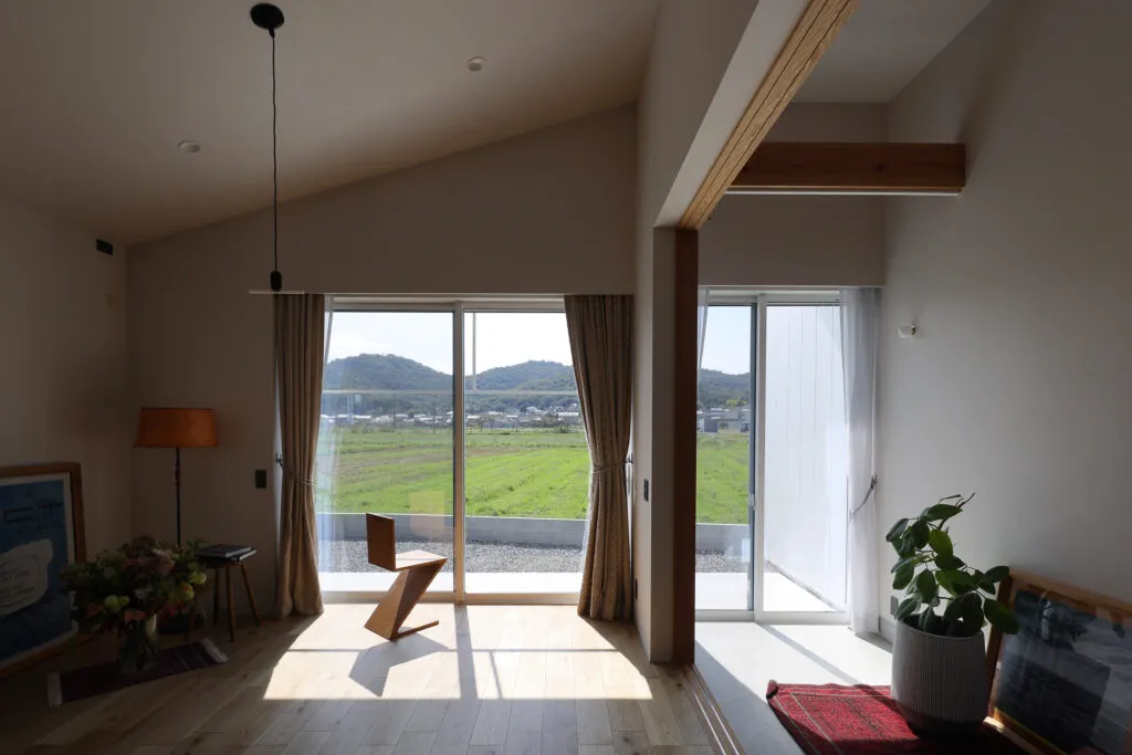 山・畑・郷里の風景と暮らす 部屋