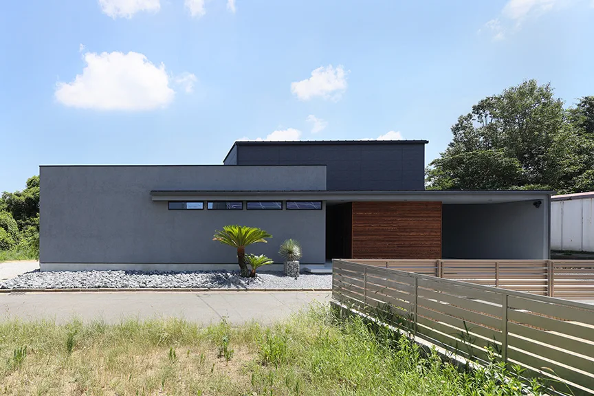 高台に建つ家 外観