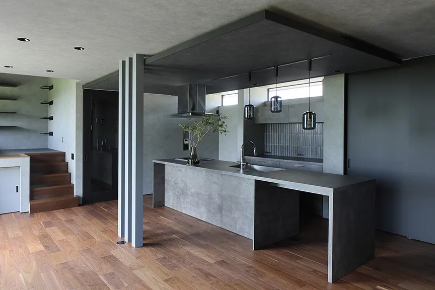 高台に建つ家 リビング