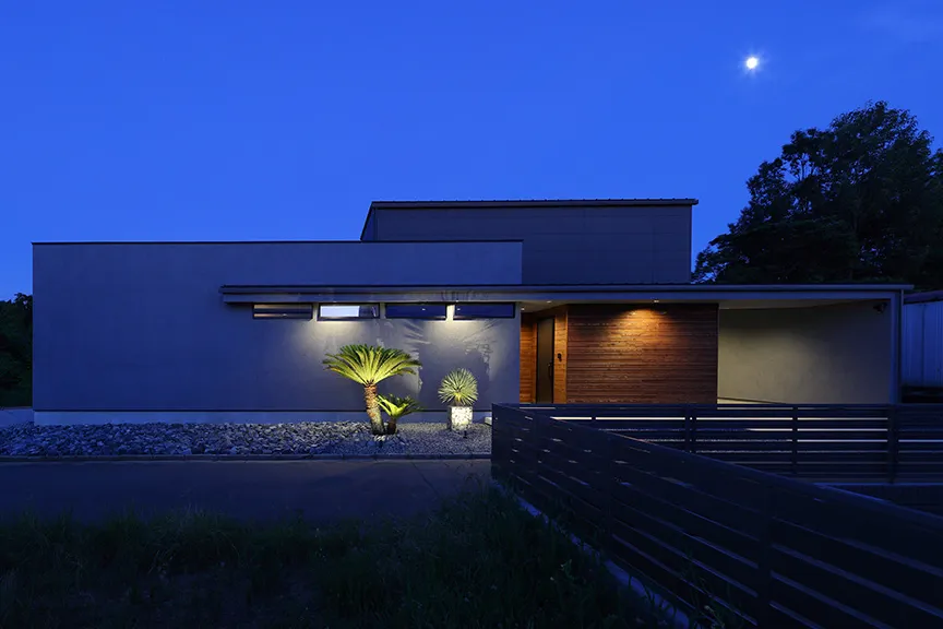 高台に建つ家 外観