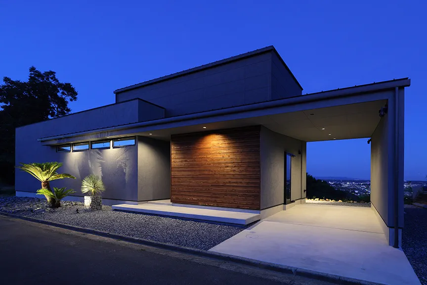 高台に建つ家 外観