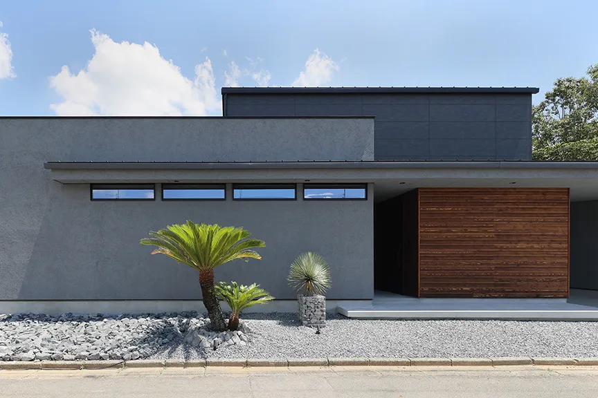 高台に建つ家 外観